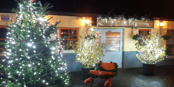 Lime Kiln gastropub external picture taken at might with Christmas tree and lights